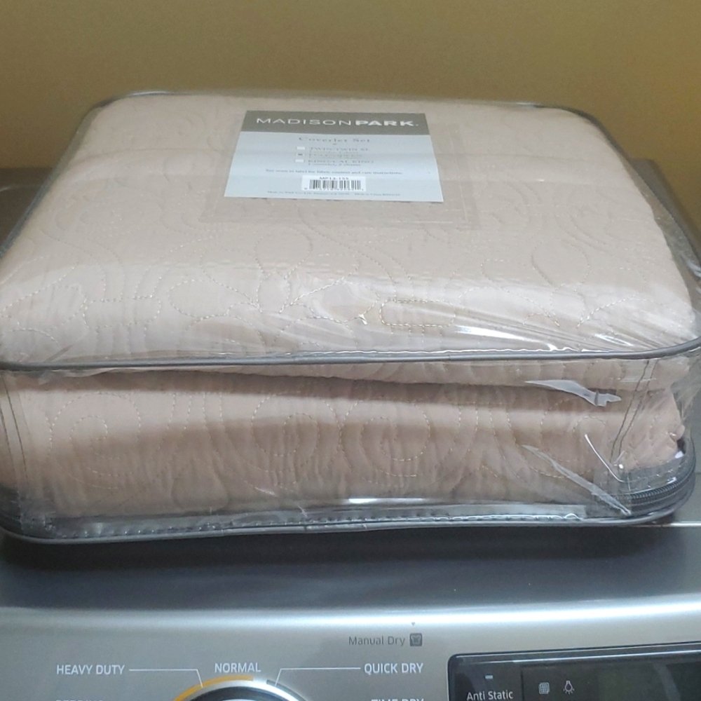 Madison Park Full/Queen coverlet set